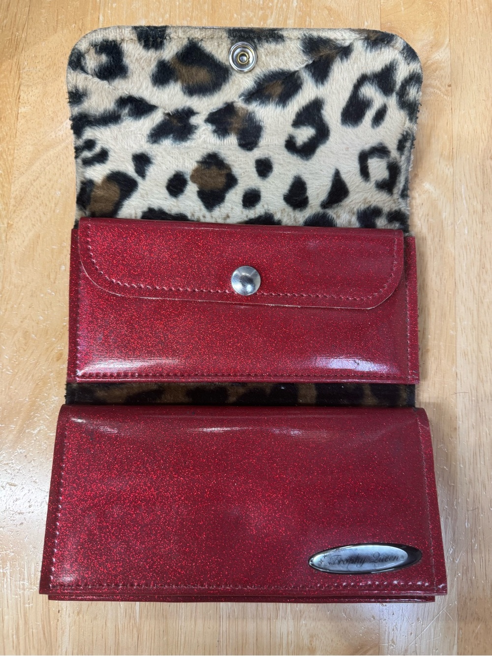 Trophy Queen Large Checkbook Wallet Red Glitter Vinyl Leopard Print Lined - Picture 4 of 6